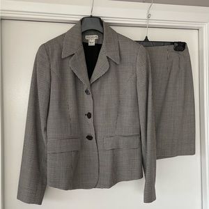 Ann Taylor black and white houndstooth suit / blazer and skirt